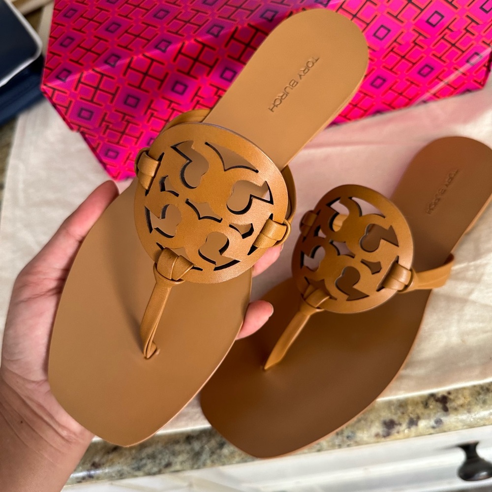 Tory Burch miller sandal sand great condition only few walks - Picture 4 of 7
